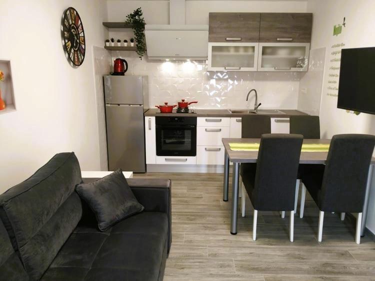 Memory Box Apartman - ชิเบนิก ภายนอก รูปภาพ